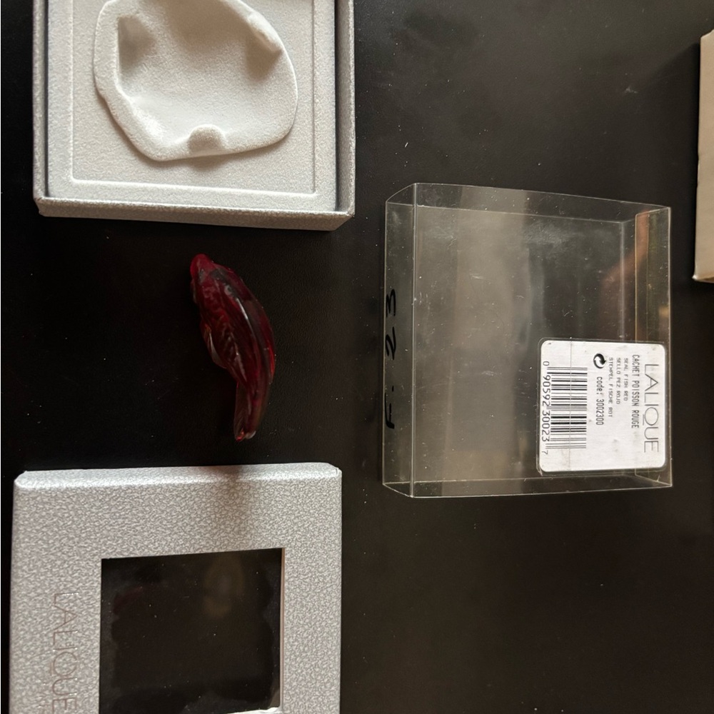 Lalique Signed Seal Fish Red (Cachet Poisson Rouge) in Box Code 3002300 - Picture 5 of 7